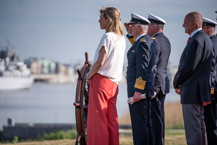 Vijf Belgische en vier Nederlandse marineschepen – fregatten en mijnenjagers - voeren van aan de Scheldebocht tot op het Zuid, en terug.