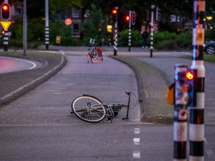 Wie liet jonge fietsers hulpeloos achter in Eindhoven? Gevluchte automobilist na jaar nog spoorloos