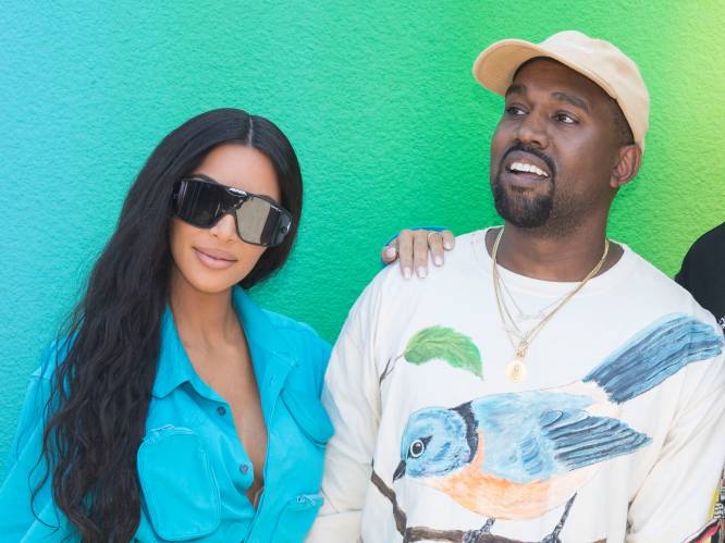 Kanye West beschuldigt Kim van overspel in nieuwe reeks tweets vanuit ‘bunker’: “Ik wil al een jaar scheiden”