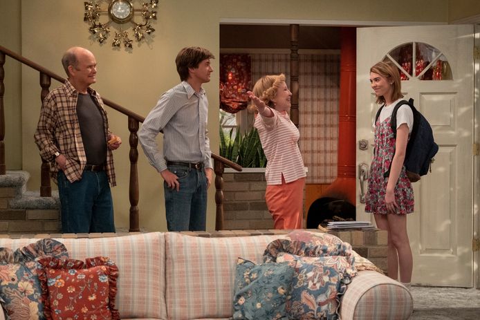 Kurtwood Smith, Topher Grace, Debra Jo Rupp en Callie Haverda in 'That 90s Show'