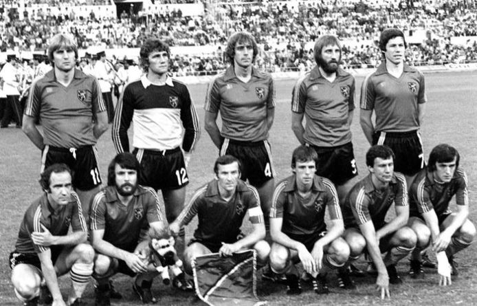 De ploeg van de EK-finale 1980 tegen Duitsland: Ceulemans, Pfaff, Meeuws, Millecamps, Vandereycken, onderaan: Van Moer, Gerets, Cools, Mommens, Renquin, Swat Van der Elst.