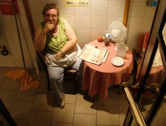 Toiletjuffrouw (53) raakt na 6 jaar baan kwijt na ophef over 'fooi': 'Ze ontslaan mij voor 1 euro!’