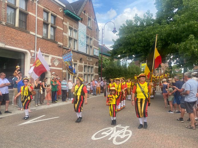Folklorestoet brengt ambiance naar de stad | Aarschot | hln.be