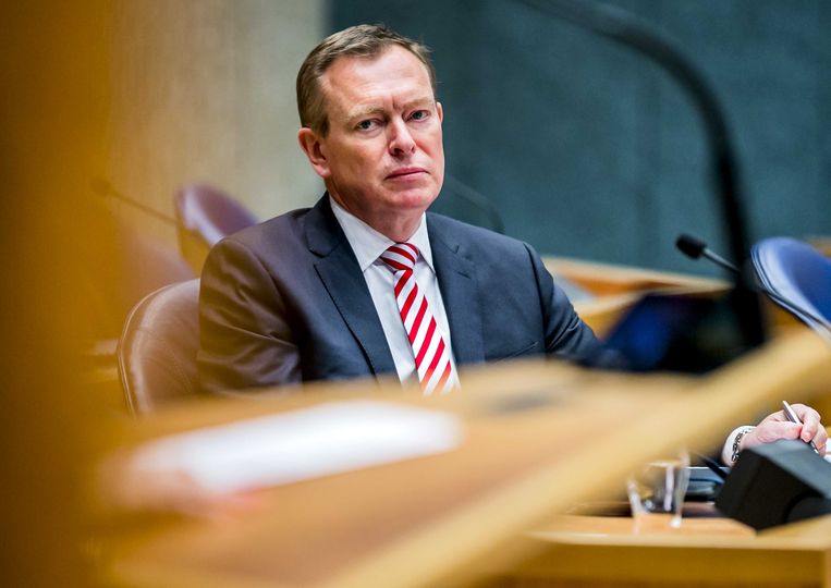 Bruno Bruins, minister voor Medische Zorg, tijdens het Tweede Kamerdebat over het faillissement van de IJsselmeerziekenhuizen en het Slotervaartziekenhuis. Beeld ANP