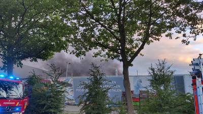 Bedrijfsbrand in Herentals: buurtbewoners en automobilisten moeten ramen en deuren gesloten houden