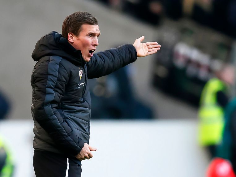 Hannes Wolf in zijn tijd als coach van Stuttgart. De jonge Duitser moet Genk weer naar play-off 1 leiden. Beeld EPA