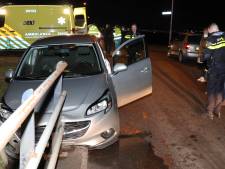 Dronken bestuurder botst met auto op brug in Waalwijk