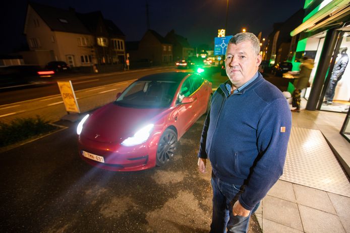 Stefan Kumpen rijdt met een Tesla en wilde er nog drie aankopen.