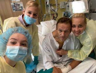 Navalny deelt allereerste foto vanop ziekbed: “Ik heb gisteren hele dag zelfstandig geademd”