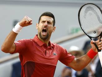 Novak Djokovic naar kwartfinales Roland Garros na sensationele comeback: ‘Weet niet hoe ik heb kunnen winnen’