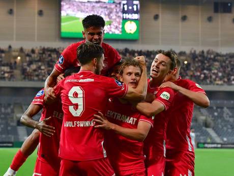TERUGLEZEN | Gelijkmaker Sem Steijn in verlenging brengt FC Twente in volgende ronde Conference League