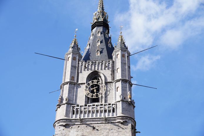 17.40 uur volgens het Belfort, terwijl het in werkelijkheid 13.40 uur was.
