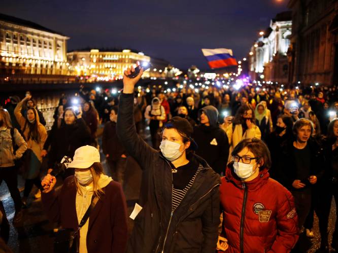 Terwijl Poetin harde taal spreekt, eisen 14.000 betogers z'n vertrek