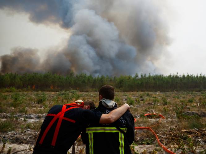 Frankrijk krijgt vuur maar niet onder controle: zelfs vanuit de ruimte zie je Franse bosbranden