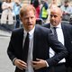 Voor het eerst sinds 1891 verschijnt een Britse royal in de rechtbank: prins Harry neemt het op tegen de tabloids