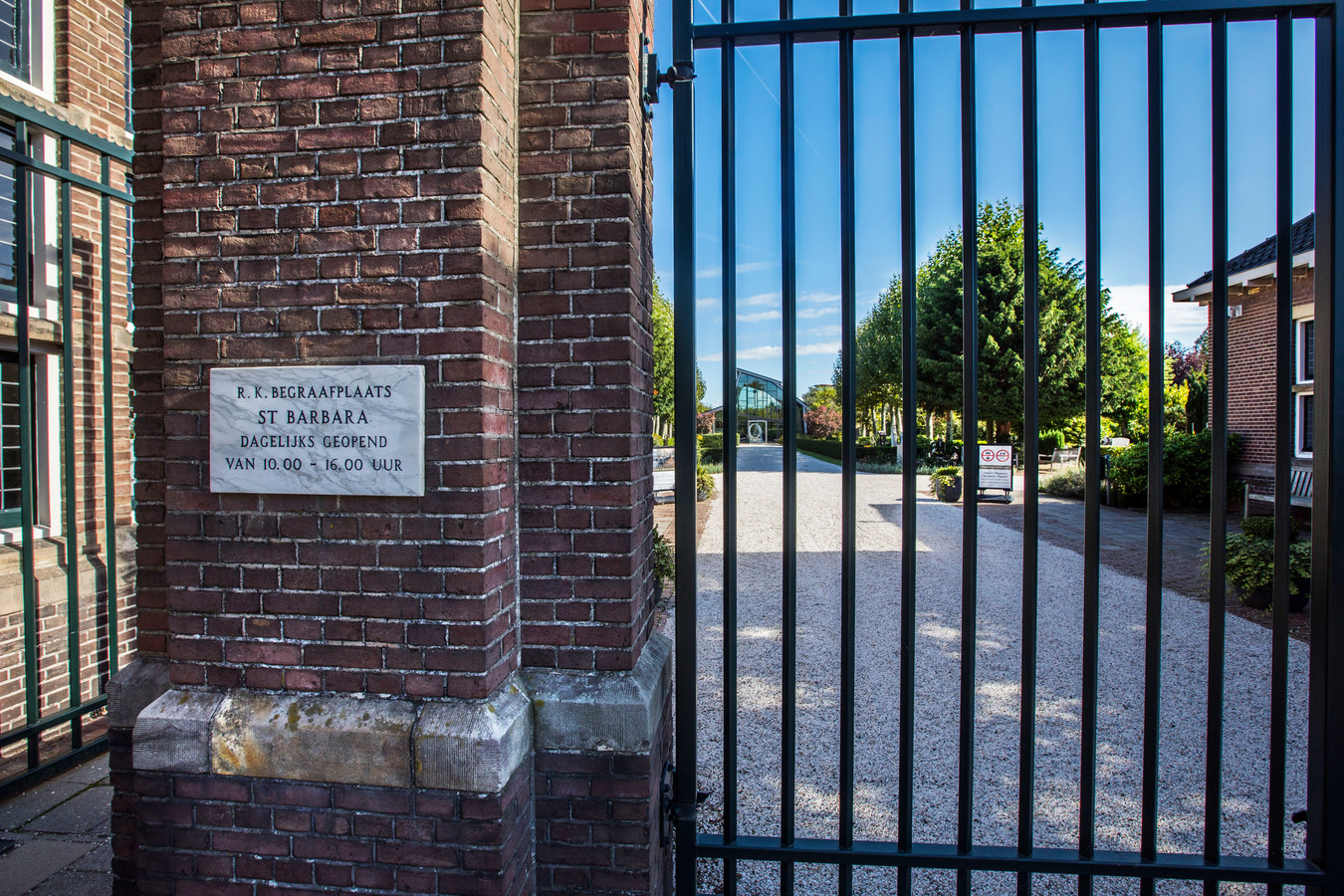 Mannen breken op ‘Penozebegraafplaats’ in bij