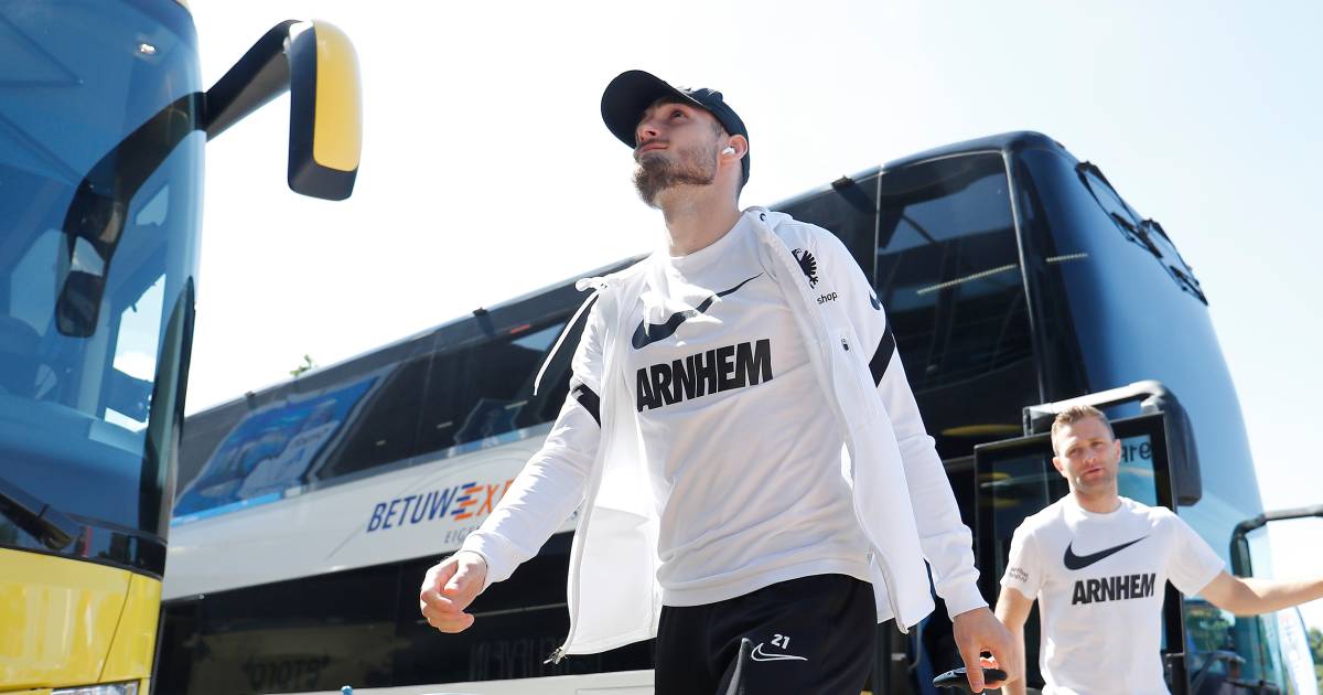 LIVE | Hajek vervangt Doekhi bij Vitesse tegen PEC ...