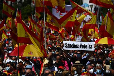 Grote betoging in Madrid tegen voornemen om Catalaanse separatisten vervroegd vrij te laten