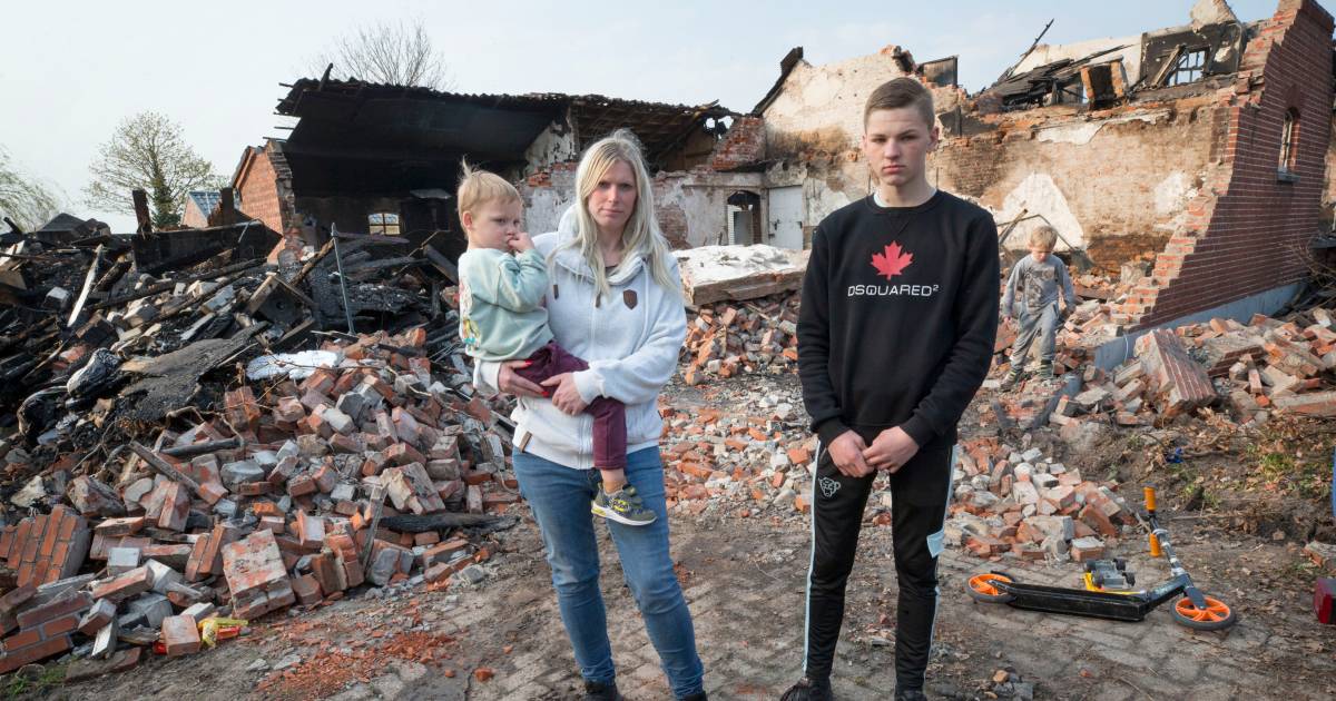 #Achtmaal - Angela redt zoontje (4) uit brandende boerderij, maar moet toekijken hoe huis en knuffels in rook opgaan.