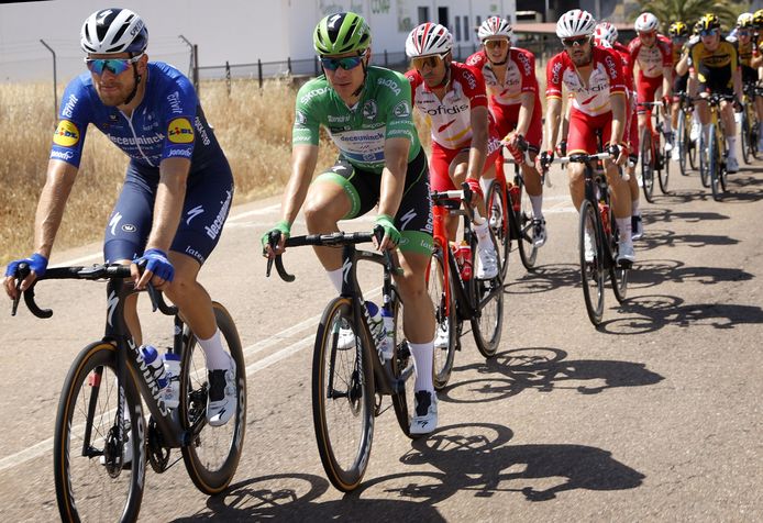 Fabio Jakobsen in de groene trui tijdens de dertiende etappe van de Ronde van Spanje.