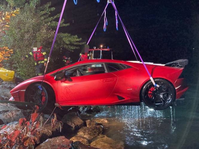 Lamborghini van 300.000 euro belandt in meer na foutje van bestuurder