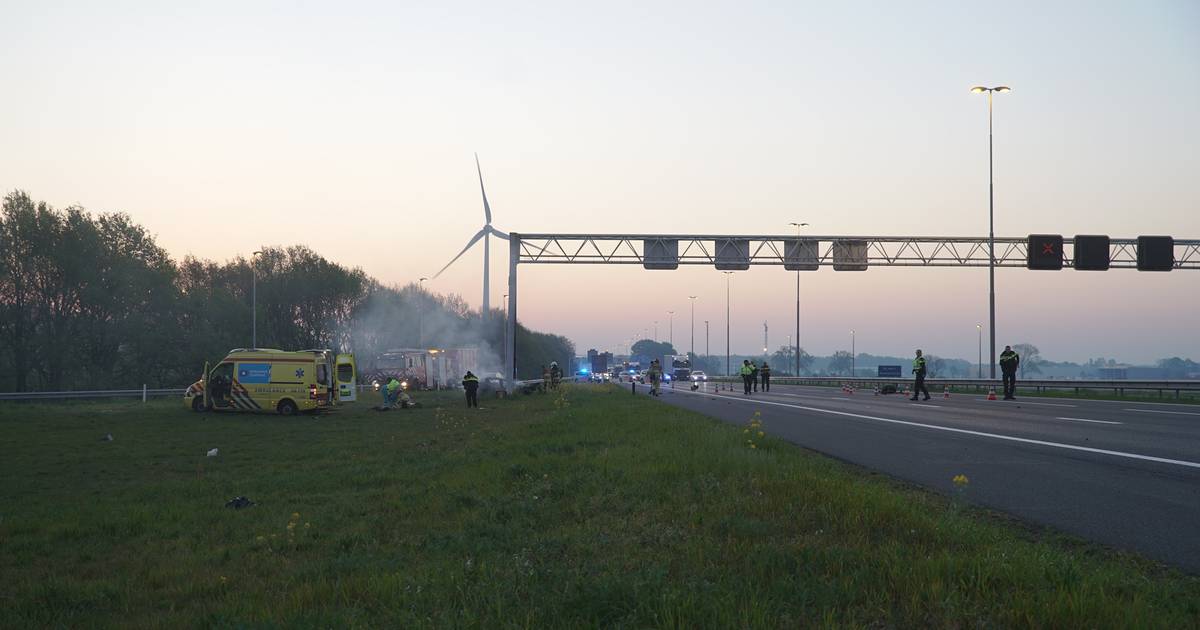 Vier doden bij eenzijdig ongeluk op snelweg A1 bij Deventer.