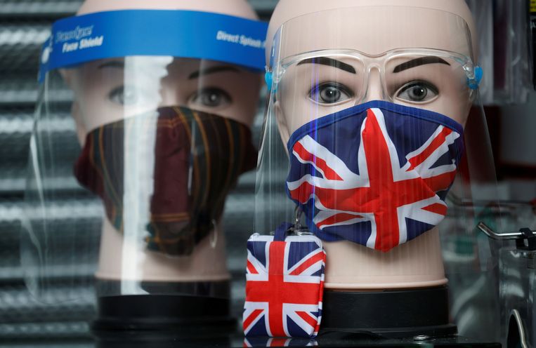 Een mondkapje met de Union Jack. Beeld REUTERS