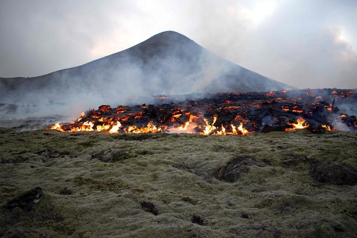 IN BEELD. Vulkaan barst uit op schiereiland Reykjanes: opnieuw ...