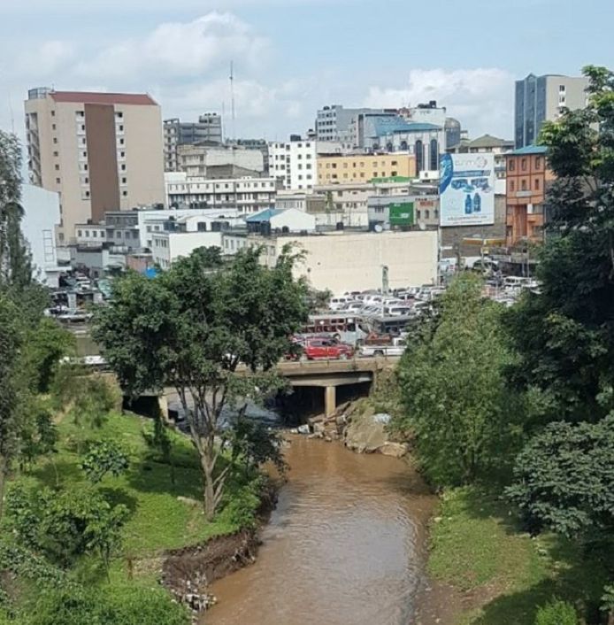 De Nairobi-rivier in Kenia is volgens de onderzoekers een van 's werelds meest vervuilde waterwegen door geneesmiddelen.