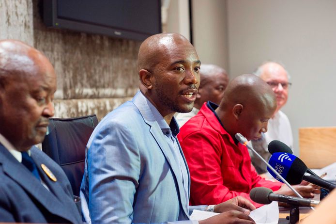 Mmusi Maimane (Democratische Alliantie) bij de persconferentie van de oppositiepartijen.