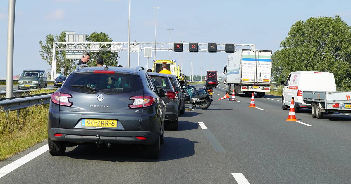 Drie ongelukken in avondspits: flinke vertraging op A1 van Apeldoorn richting Twente.
