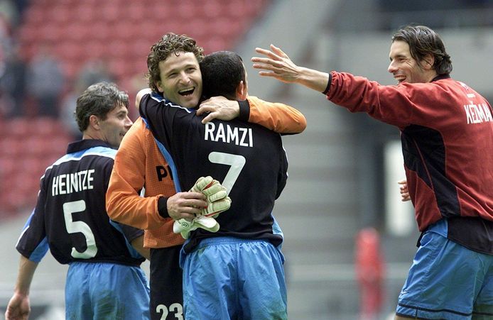 Ronald Waterreus is blij met matchwinner Adil Ramzi.
