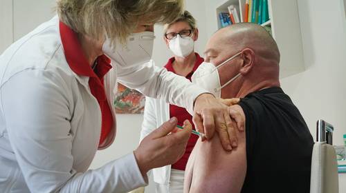 Waarom heeft Amerikaanse vaccinatiecampagne een seizoen voorsprong op de Europese?