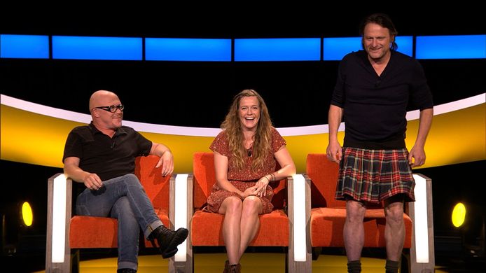 Luc De Vos, nooit om een stunt verlegen, in rok in De Slimste Mens