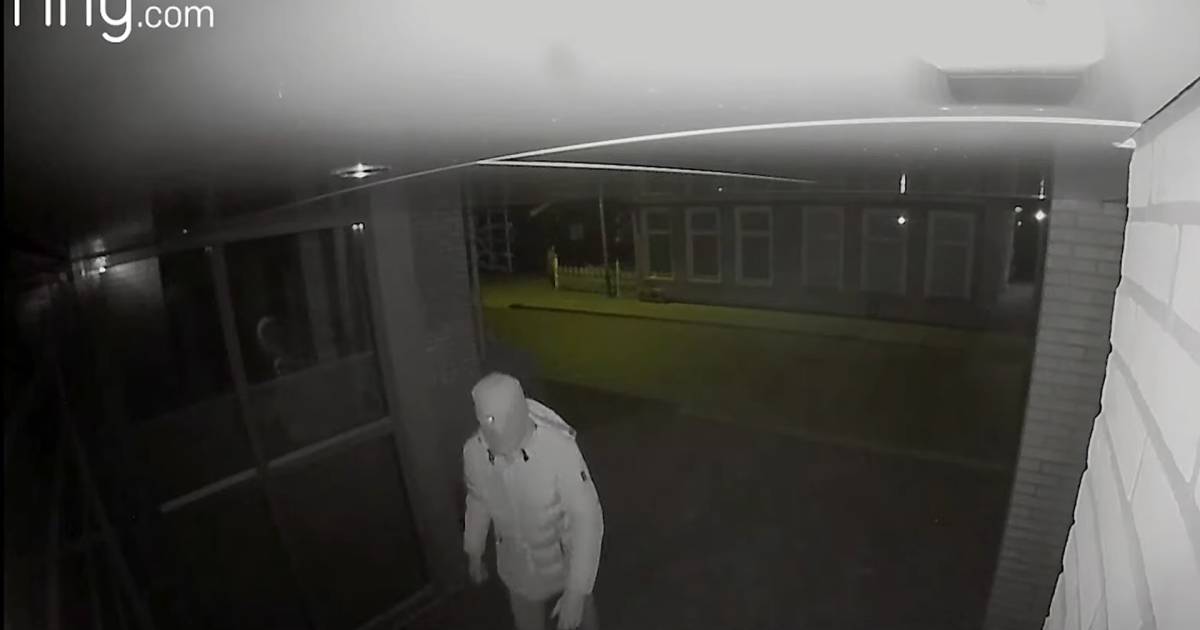 Bewakingscamera in Zwartsluis legt eigen diefstal vast.