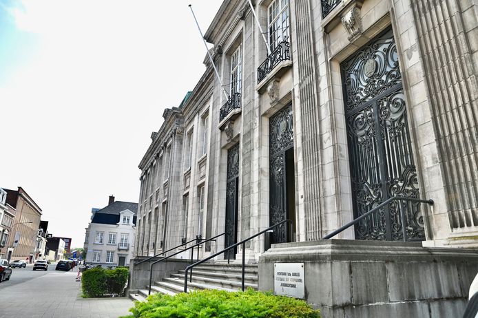 De rechtbank van Kortrijk.