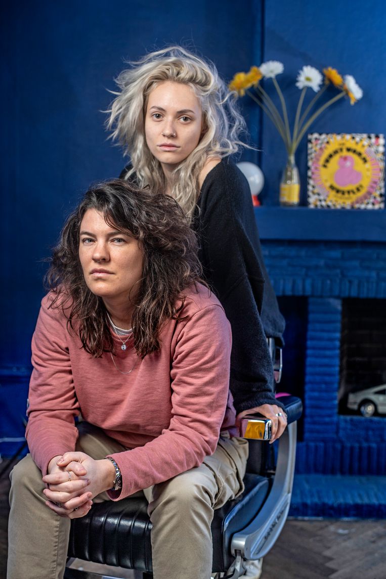 ‘Als we midden in een diep gesprek zitten en één van ons tweeën moet naar het toilet, dan gaat de ander gewoon mee om naast de pot op de grond te zitten en verder te babbelen. Jits kaka zien doen verandert niets aan hoe ik naar haar kijk.’ Beeld Marco Mertens