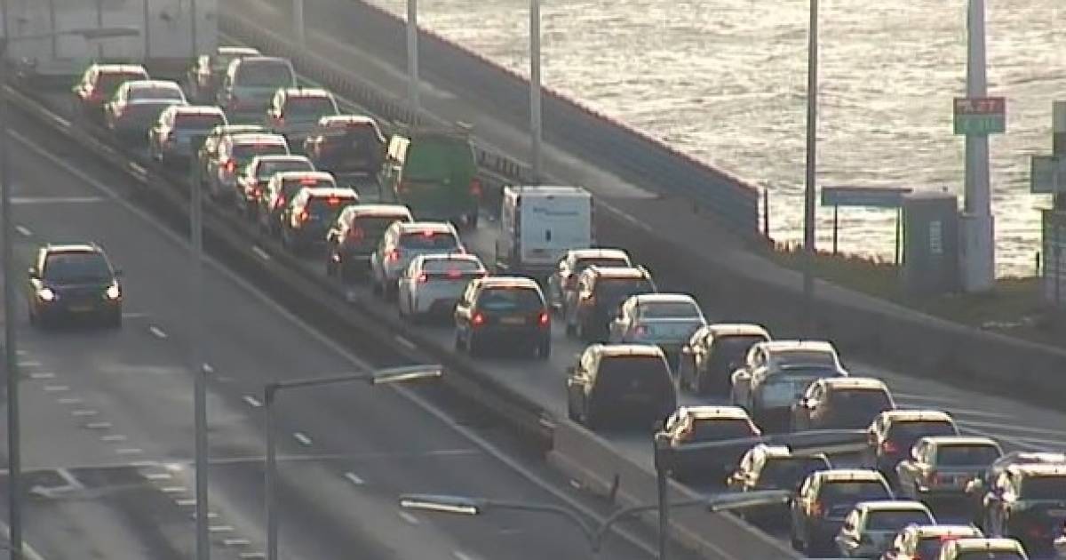 Meerdere ongelukken zorgen voor extra drukte op wegen.