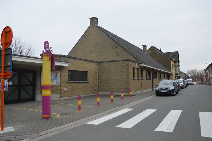 De gemeenteschool in de Leliestraat in Iddergem.