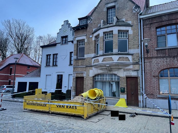 KEMMEL: de man viel in het centrum van Kemmel enkele meters naar beneden.