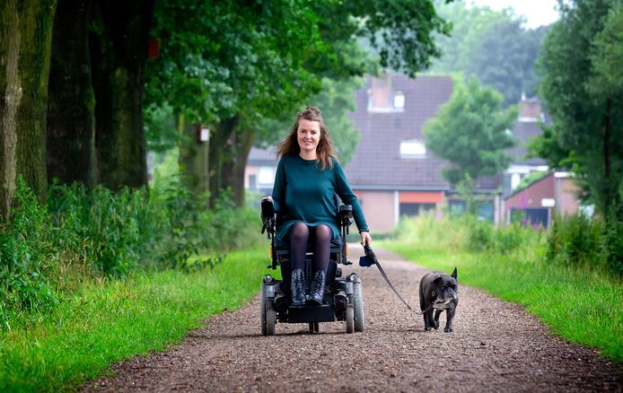 Ilse van Kemenade met Twiggel: ,,Als je een hond hebt, móet je wel naar buiten. En dat is geen straf.’’