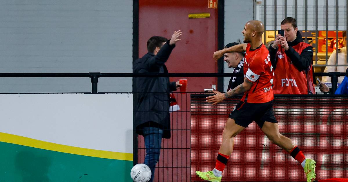 Helmond Sport-matchwinner Van den Hurk baalt na heldenrol: 'Dat neem ik mezelf wel kwalijk'