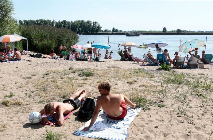 In de buurt van het strand kwam het in september tot een confrontatie tussen beveiligers en persfotografen.