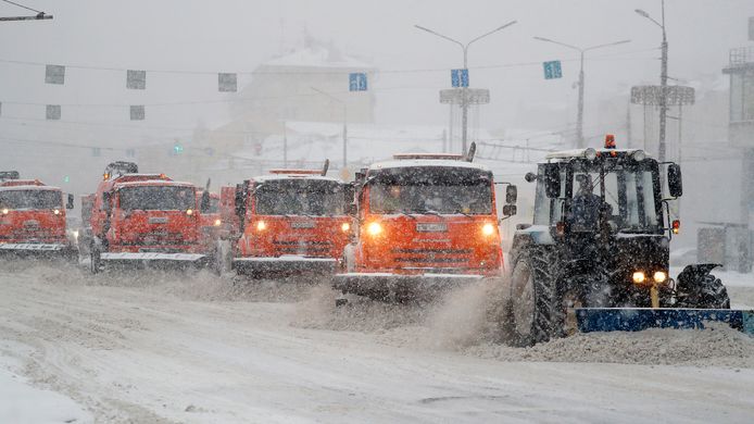 Sneeuwploegen hadden gisteren al de handen vol aan het begaanbaar houden van de wegen in en om de Russische hoofdstad.