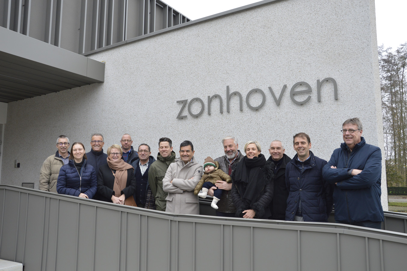 Zonhoven huldigt gerenoveerd gemeentehuis in met nieuwe datumsteen