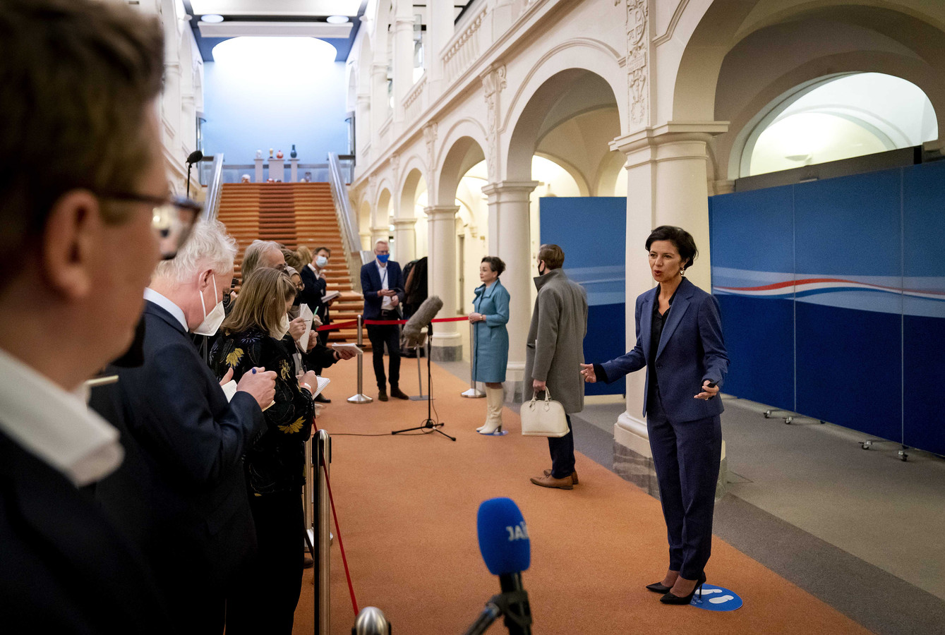 Nieuwe ministersploeg begint meteen op achterstand ‘Het kan nu alleen maar tegenvallen’ Foto