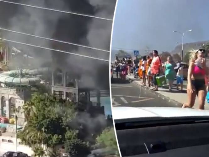 Zware brand naast waterpark op Gran Canaria: toeristen vluchten met hebben en houden straat op