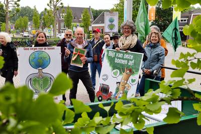 Protestactie in Heeze tegen kap tien markante bomen: oude eiken moeten wijken voor weiland