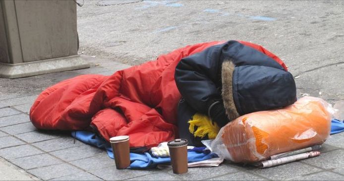 In Zwolle is een gebrek ontstaan aan slaapzakken voor daklozen.