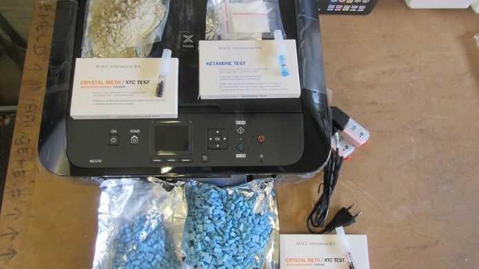 De Bodegraver verstuurde drugs, verstopt in onder meer printers.